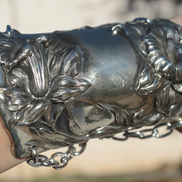 Antique Silver Gladiator Floral Wide Cuff Bracelet Victorian Bracer Spartan - Picture 2 of 7